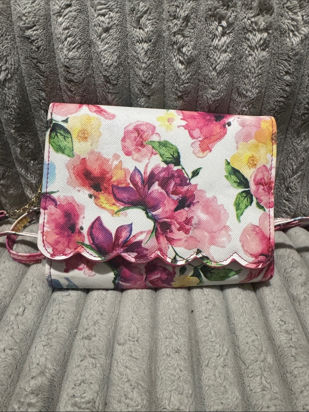 Floral Scallop-Edge Crossbody Bag in Pink and Multicolor